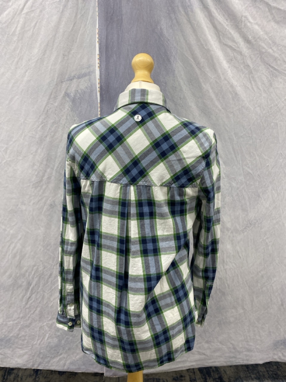 Lot 154  
            Edinburgh SR20 - Delivery Only 

                
BARBOUR CHECKED BUTTON-UP SHIRT IN MULTICOLOR COTTON SIZE UK 10: LOCATION - RAIL 2