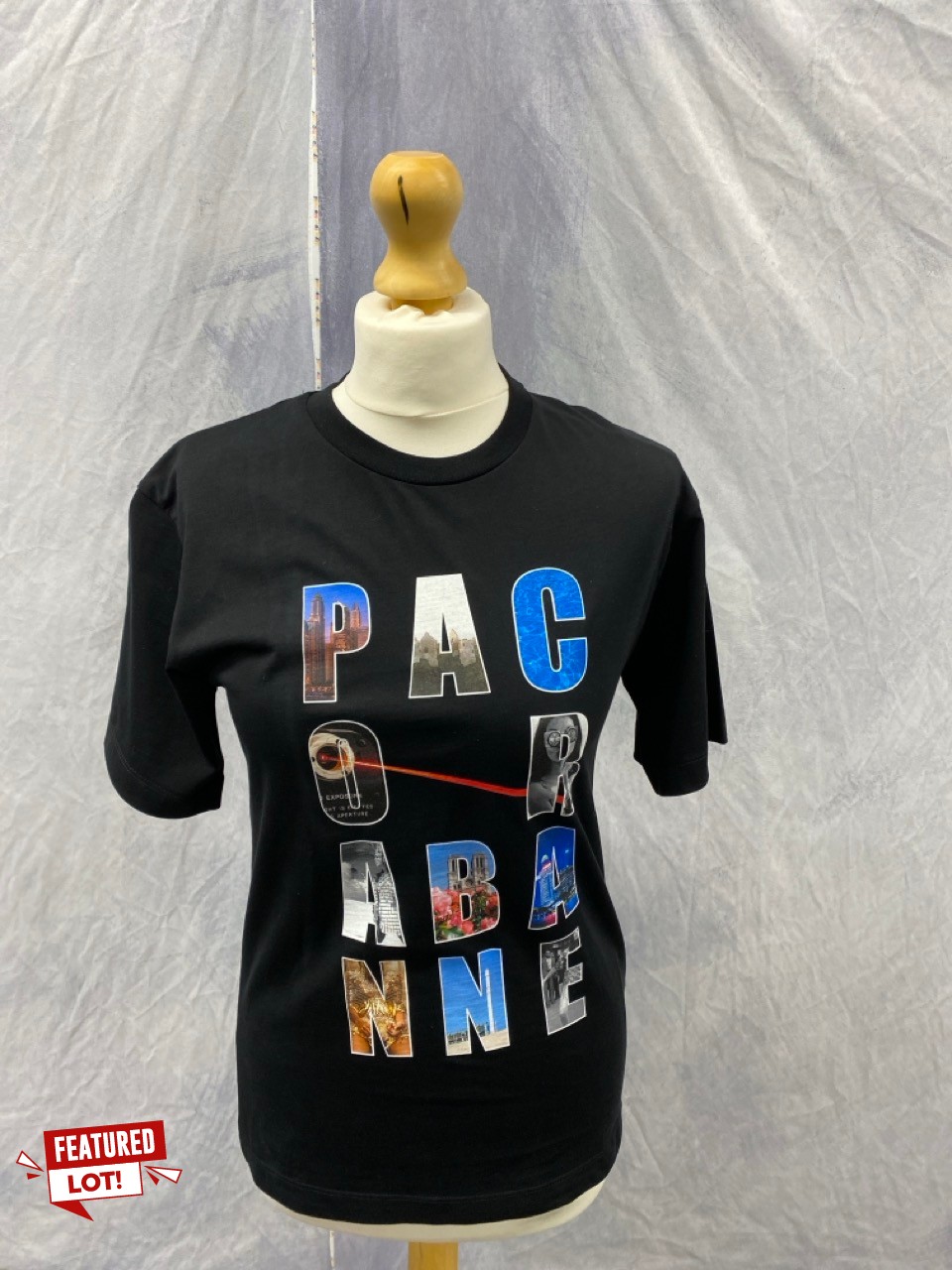 Lot 155  
            Edinburgh SR20 - Delivery Only 

                
PACO RABANNE LOGO PRINT T-SHIRT IN BLACK ORGANIC COTTON NO SIZE : LOCATION - RAIL 2