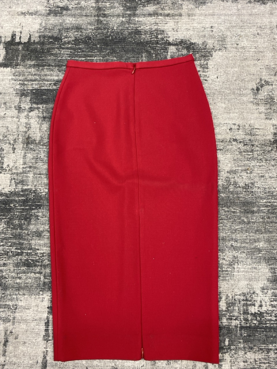 Lot 157  
            Edinburgh SR20 - Delivery Only 

                
DIANE VON FURSTENBERG PENCIL SKIRT IN RED VISCOSE SIZE 2: LOCATION - RAIL 2