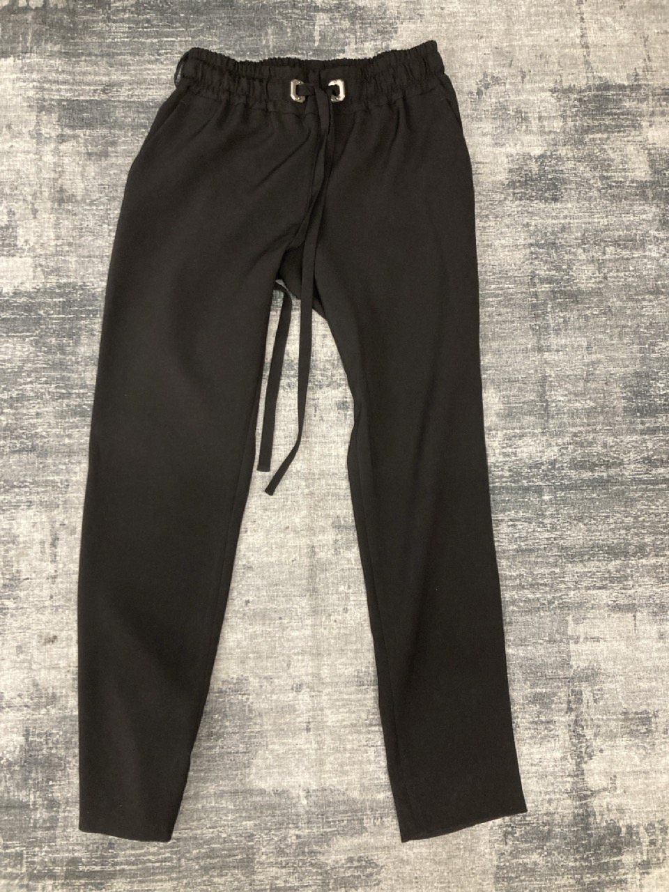Lot 15  
            Edinburgh SR20 - Delivery Only 

                
GUCCI DRAWSTRING PANTS IN BLACK TRIACETATE SIZE 40: LOCATION - RAIL 3