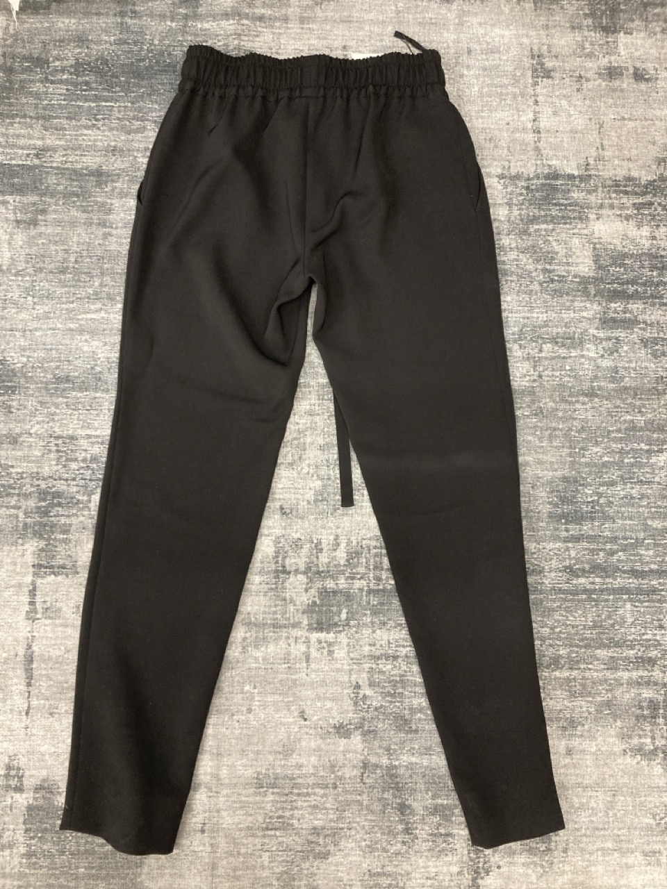 Lot 15  
            Edinburgh SR20 - Delivery Only 

                
GUCCI DRAWSTRING PANTS IN BLACK TRIACETATE SIZE 40: LOCATION - RAIL 3