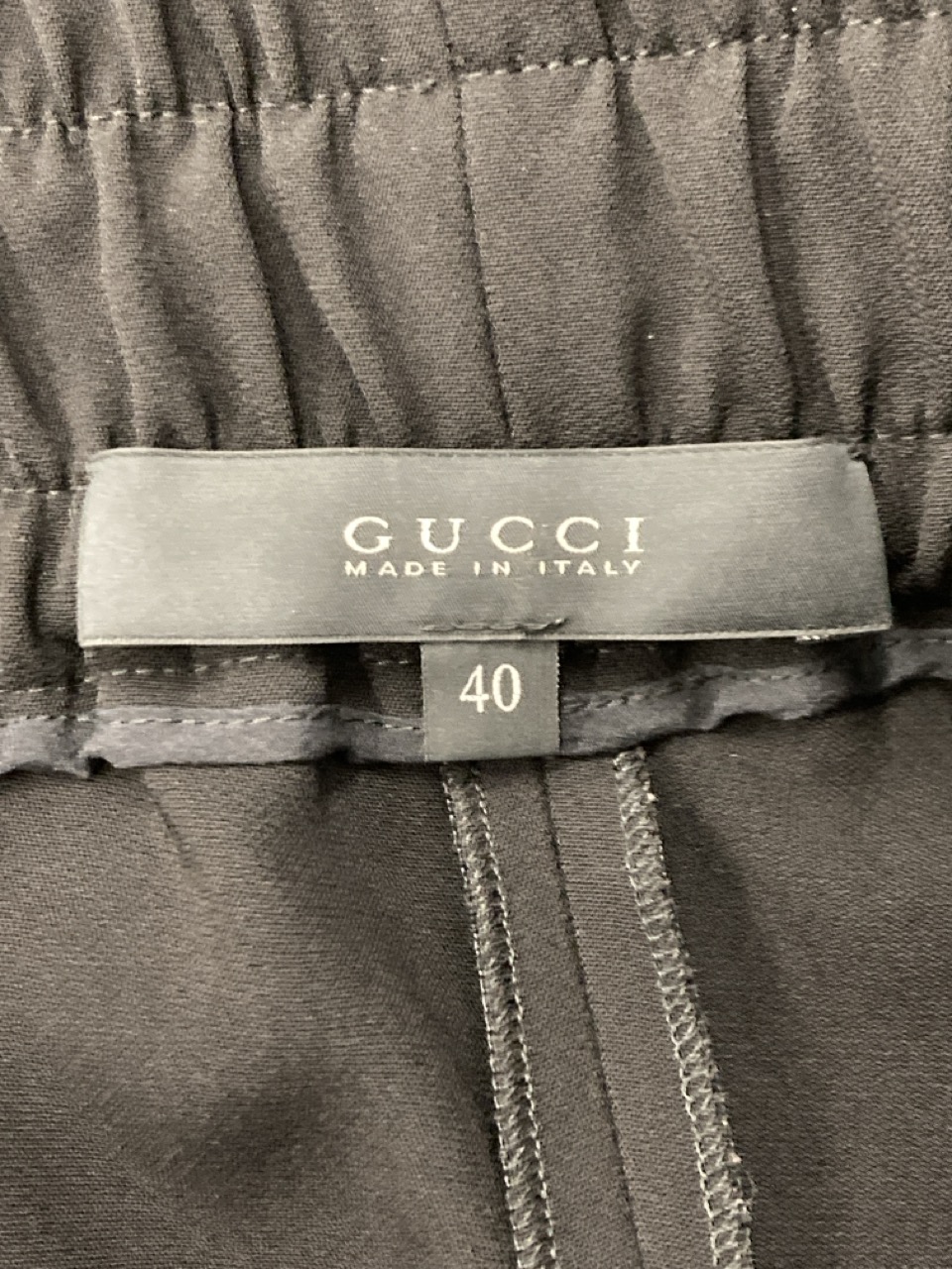 Lot 15  
            Edinburgh SR20 - Delivery Only 

                
GUCCI DRAWSTRING PANTS IN BLACK TRIACETATE SIZE 40: LOCATION - RAIL 3