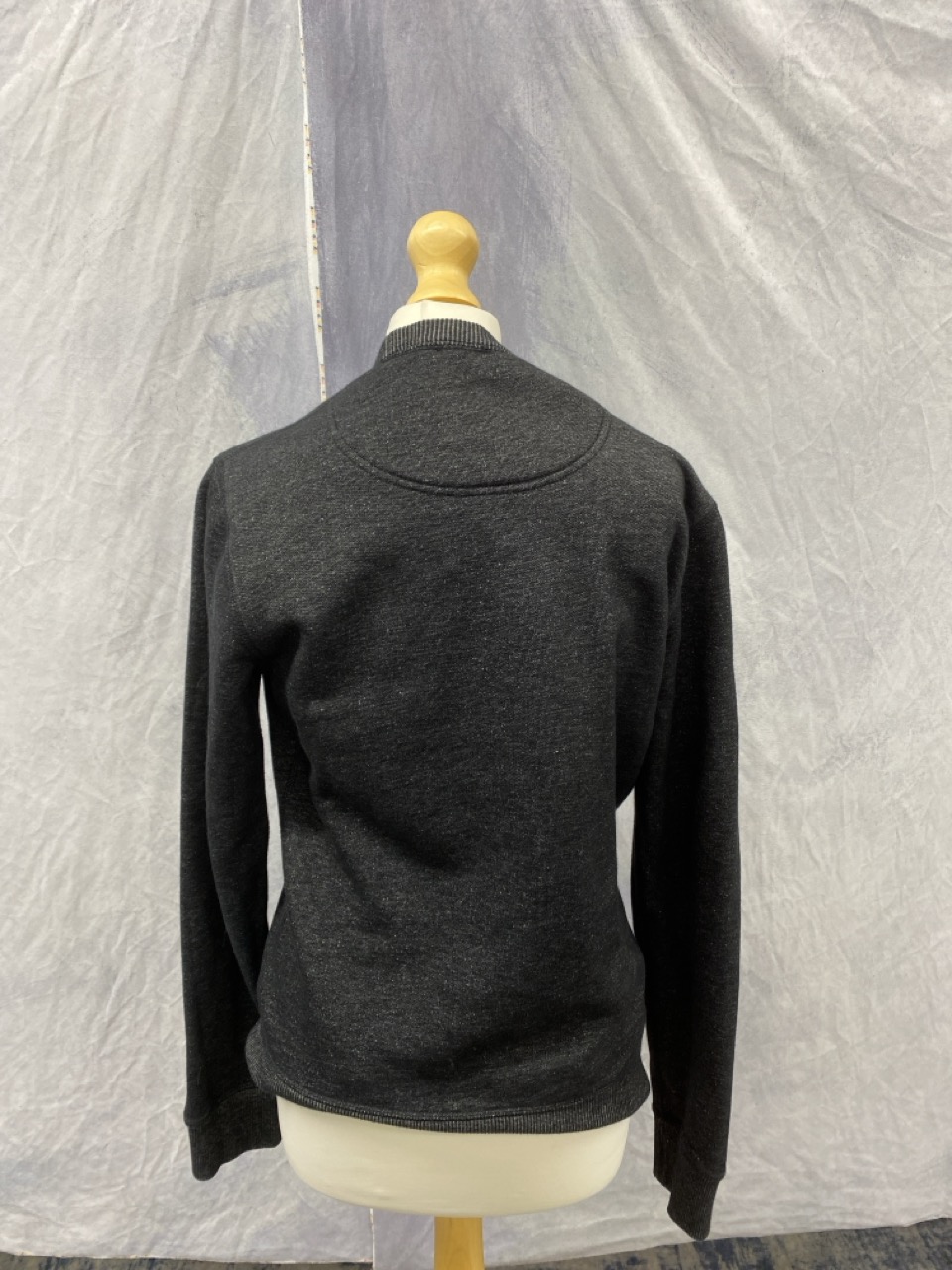 Lot 160  
            Edinburgh SR20 - Delivery Only 

                
KENZO EMBROIDERED SWEATSHIRT IN GREY COTTON SIZE S: LOCATION - RAIL 2