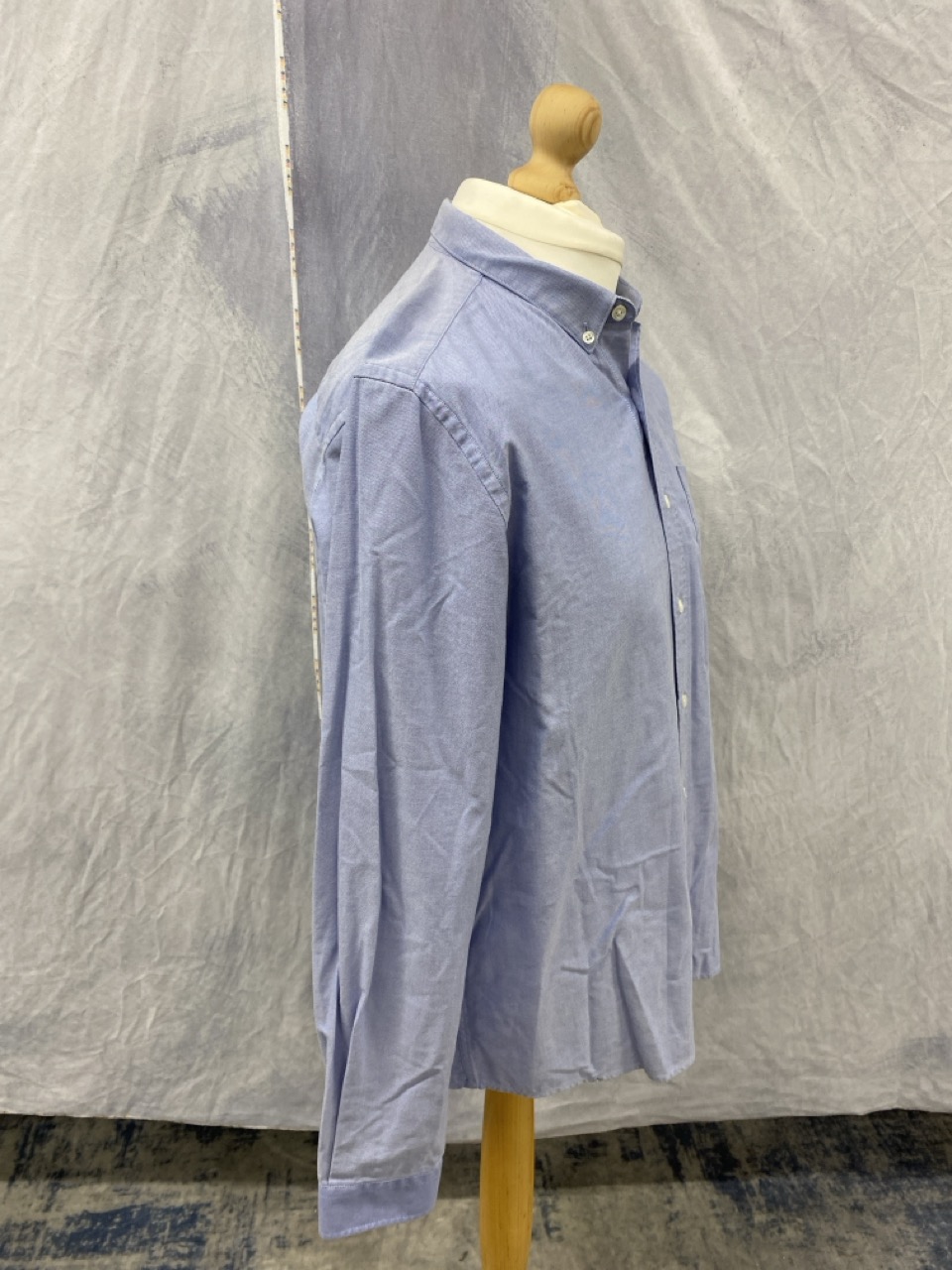 Lot 162  
            Edinburgh SR20 - Delivery Only 

                
AMI PARIS OXFORD SHIRT IN BLUE COTTON NO SIZE : LOCATION - RAIL 2