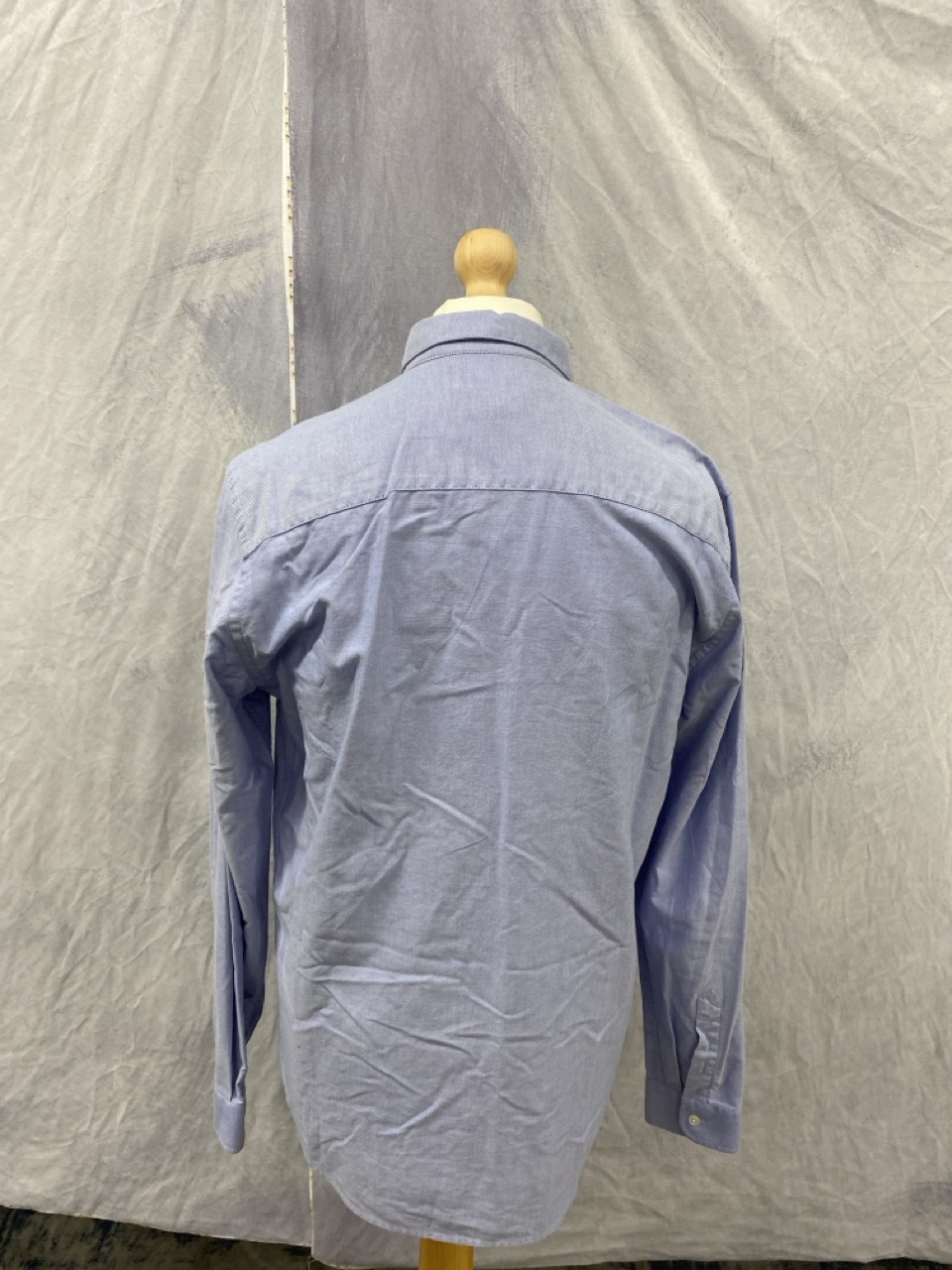 Lot 162  
            Edinburgh SR20 - Delivery Only 

                
AMI PARIS OXFORD SHIRT IN BLUE COTTON NO SIZE : LOCATION - RAIL 2