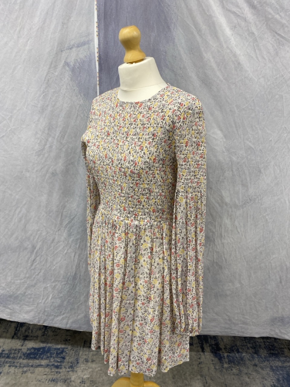 Lot 165  
            Edinburgh SR20 - Delivery Only 

                
GANNI FLORAL PRINT SHIRRED GEORGETTE MINI DRESS IN MULTICOLOR VISCOSE SIZE 38: LO...