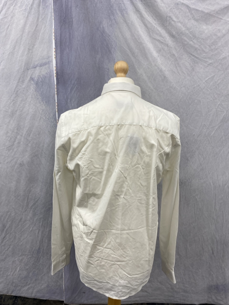 Lot 166  
            Edinburgh SR20 - Delivery Only 

                
AMI PARIS OXFORD SHIRT IN WHITE COTTON NO SIZE : LOCATION - RAIL 2