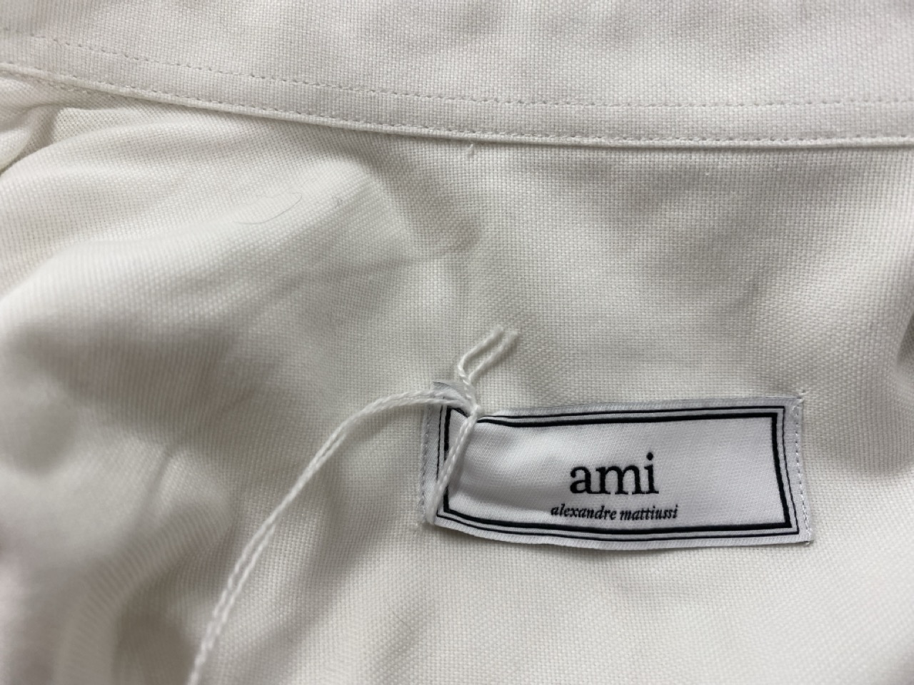 Lot 166  
            Edinburgh SR20 - Delivery Only 

                
AMI PARIS OXFORD SHIRT IN WHITE COTTON NO SIZE : LOCATION - RAIL 2