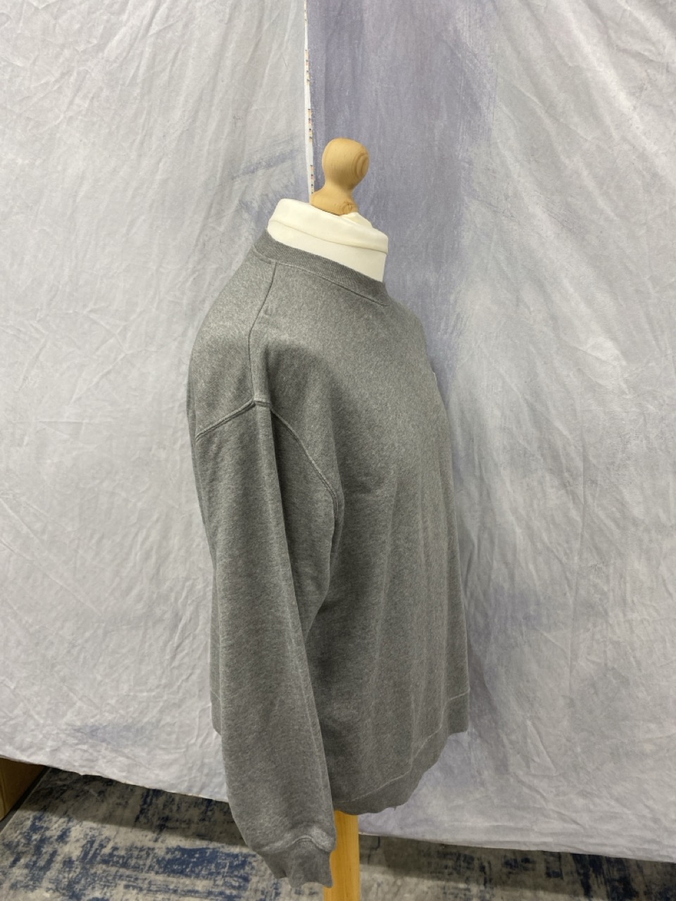 Lot 167  
            Edinburgh SR20 - Delivery Only 

                
ACNE STUDIOS CREWNECK SWEATSHIRT IN GREY COTTON NO SIZE : LOCATION - RAIL 2