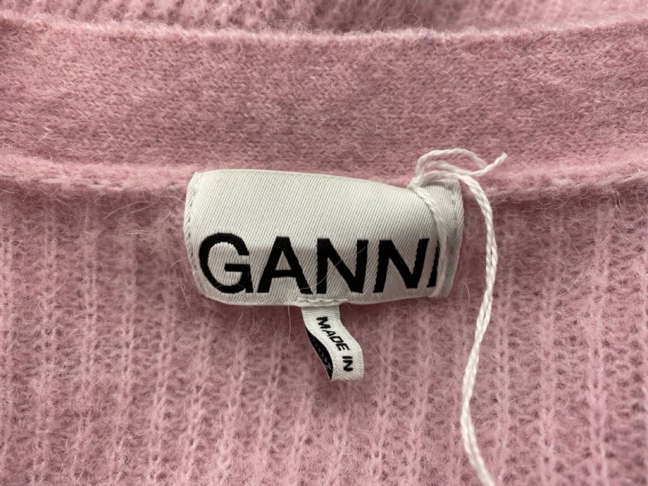 Lot 168  
            Edinburgh SR20 - Delivery Only 

                
GANNI RIB KNIT CROPPED CARDIGAN IN PINK WOOL NO SIZE : LOCATION - RAIL 2