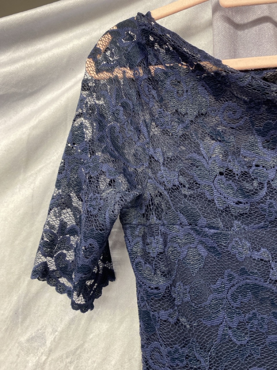 Lot 169  
            Edinburgh SR20 - Delivery Only 

                
GANNI SHORT SLEEVED MINI DRESS IN NAVY BLUE POLYAMIDE LACE NO SIZE: LOCATION - RA...