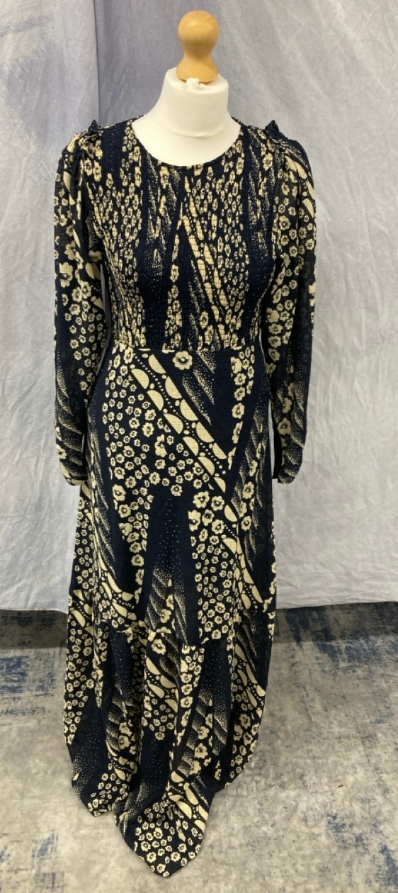 Lot 16  
            Edinburgh SR20 - Delivery Only 

                
BA&SH PRINTED LONG SLEEVE MAXI DRESS IN NAVY BLUE POLYESTER SIZE 2: LOCATION - RA...