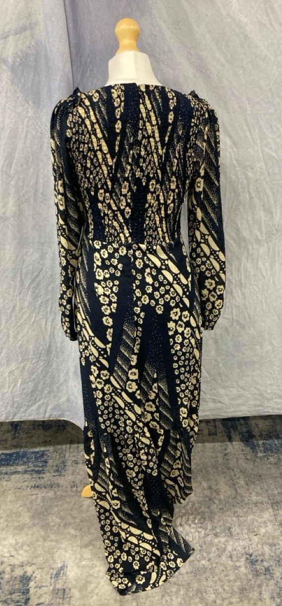 Lot 16  
            Edinburgh SR20 - Delivery Only 

                
BA&SH PRINTED LONG SLEEVE MAXI DRESS IN NAVY BLUE POLYESTER SIZE 2: LOCATION - RA...