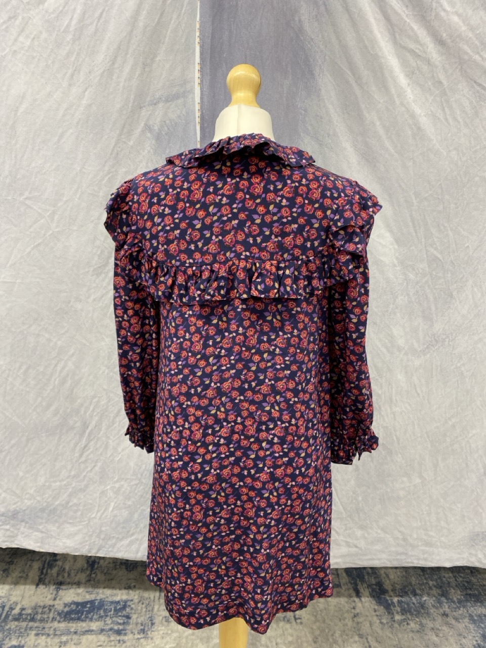 Lot 171  
            Edinburgh SR20 - Delivery Only 

                
SANDRO RUFFLE FLORAL PRINT SILK DRESS IN MULTICOLOR SILK NO SIZE : LOCATION - RAIL 2