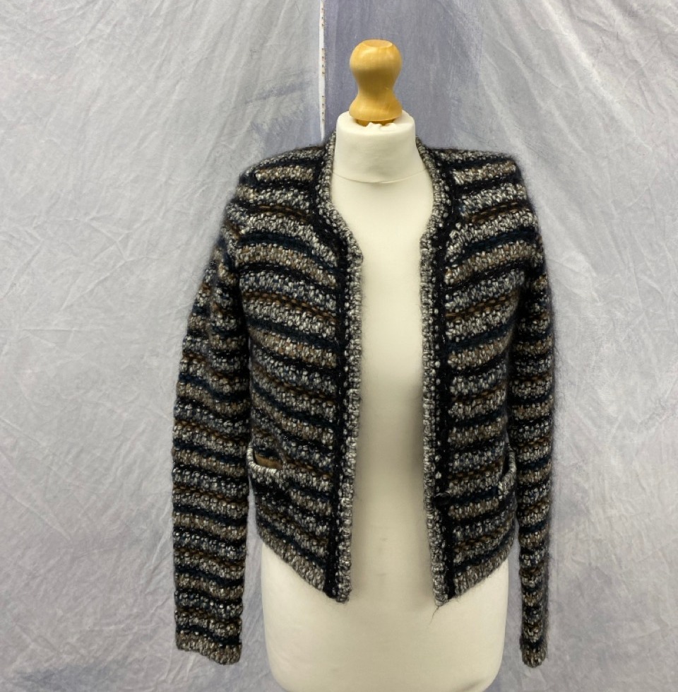 Lot 172  
            Edinburgh SR20 - Delivery Only 

                
ISABEL MARANT STRIPED PLUNGE NECKLINE SWEATER IN MULTICOLOR WOOL SIZE 36: LOCATIO...