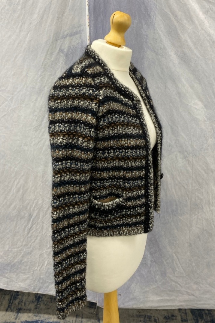 Lot 172  
            Edinburgh SR20 - Delivery Only 

                
ISABEL MARANT STRIPED PLUNGE NECKLINE SWEATER IN MULTICOLOR WOOL SIZE 36: LOCATIO...