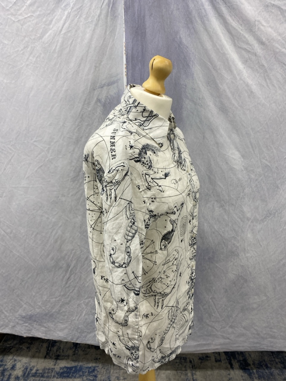 Lot 174  
            Edinburgh SR20 - Delivery Only 

                
ACNE STUDIOS ZODIAC PRINTED SHORT SLEEVE BUTTON FRONT SHIRT IN WHITE AND BLACK LI...