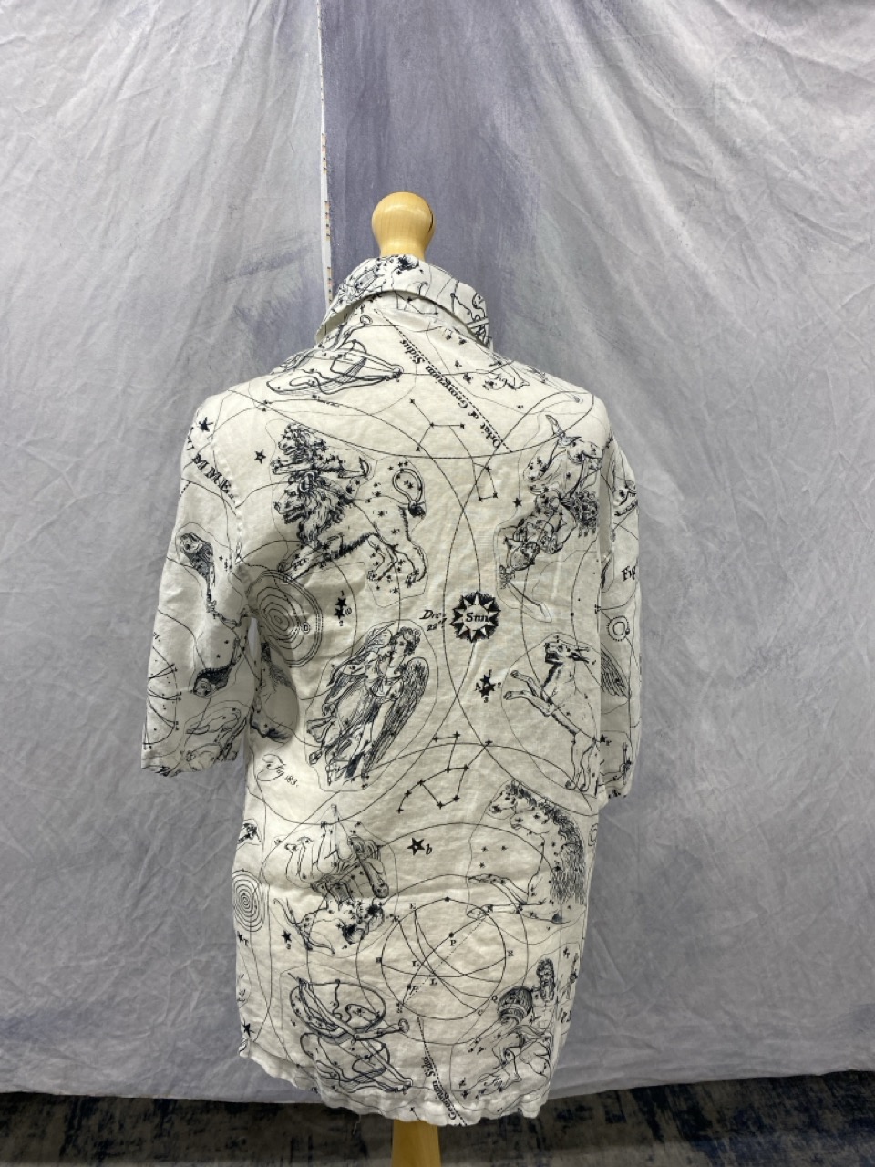 Lot 174  
            Edinburgh SR20 - Delivery Only 

                
ACNE STUDIOS ZODIAC PRINTED SHORT SLEEVE BUTTON FRONT SHIRT IN WHITE AND BLACK LI...
