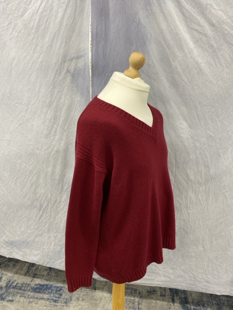 Lot 175  
            Edinburgh SR20 - Delivery Only 

                
PRADA ELBOW PATCH V-NECK SWEATER IN BURGUNDY WOOL SIZE 40: LOCATION - RAIL 2