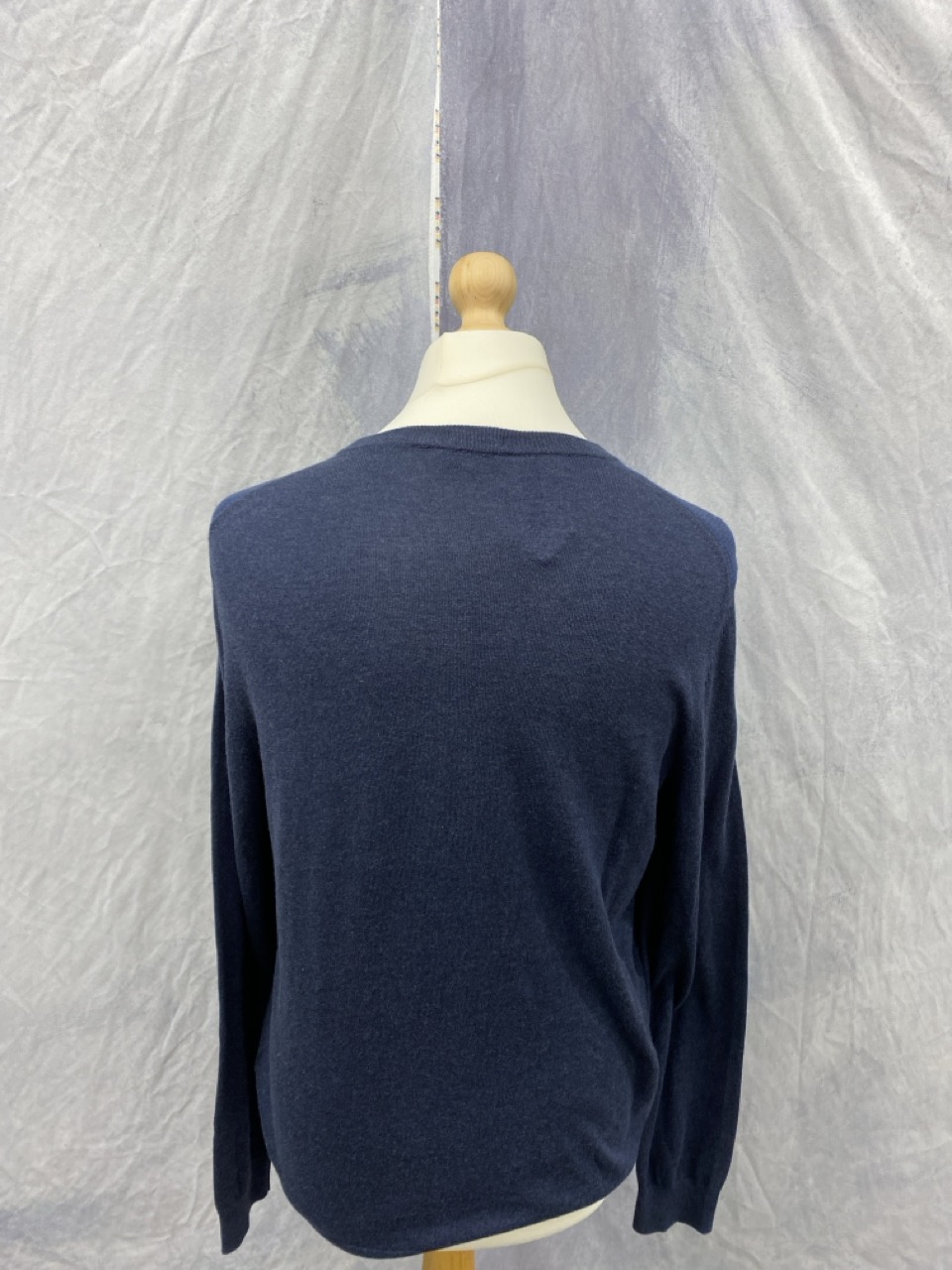 Lot 177  
            Edinburgh SR20 - Delivery Only 

                
BOSS REGULAR FIT SWEATER IN BLUE COTTON SIZE L: LOCATION - RAIL 2