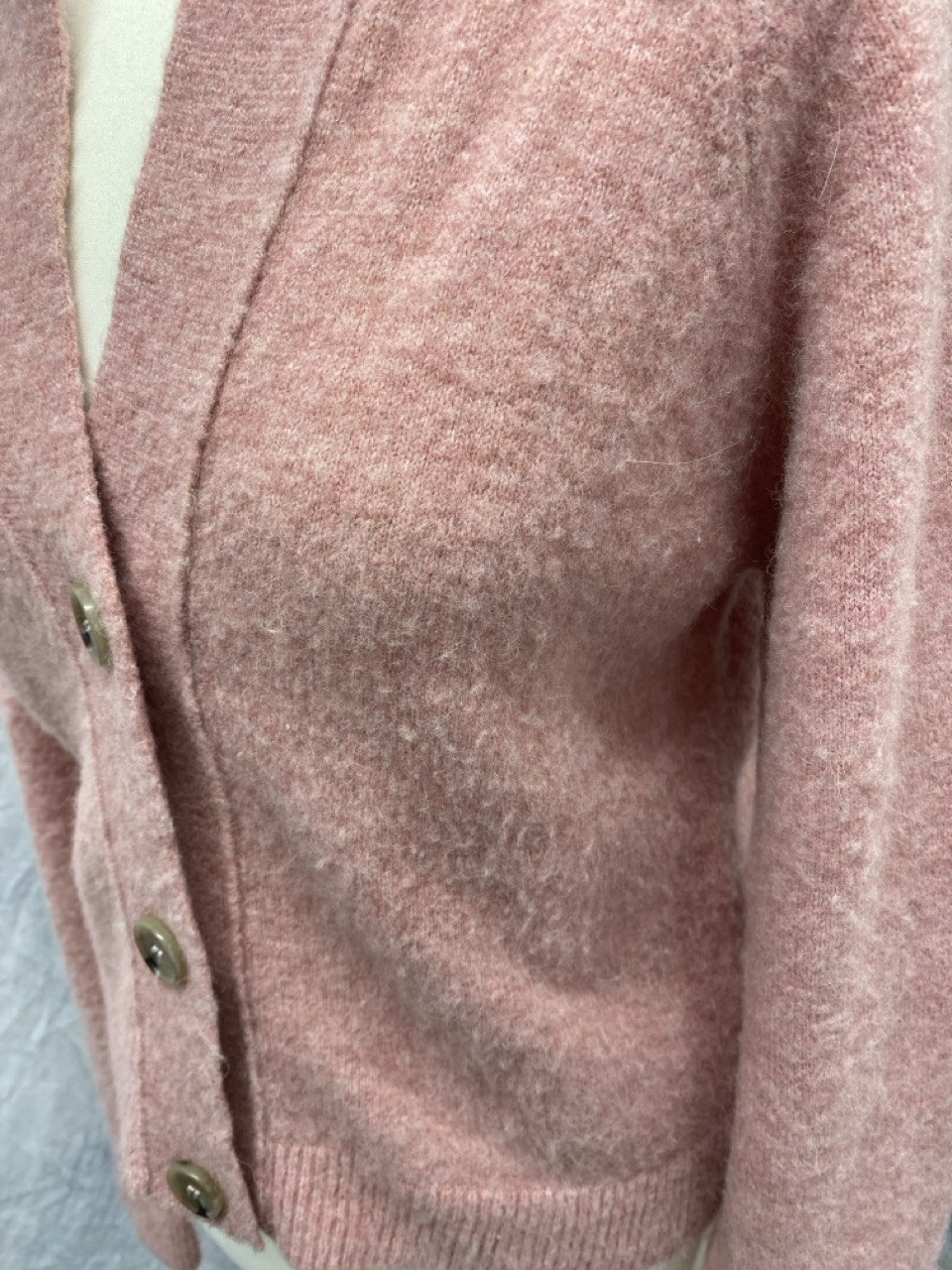 Lot 180  
            Edinburgh SR20 - Delivery Only 

                
NANUSHKA CROPPED CARDIGAN IN PINK ACRYLIC SIZE XS: LOCATION - RAIL 2