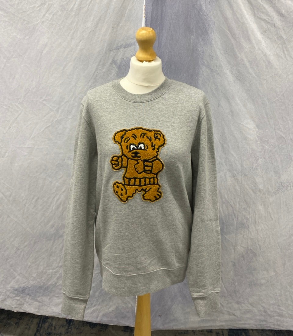 Lot 181  
            Edinburgh SR20 - Delivery Only 

                
SANDRO SWEATSHIRT WITH BEAR PATCH IN GREY COTTON NO SIZE: LOCATION - RAIL 2