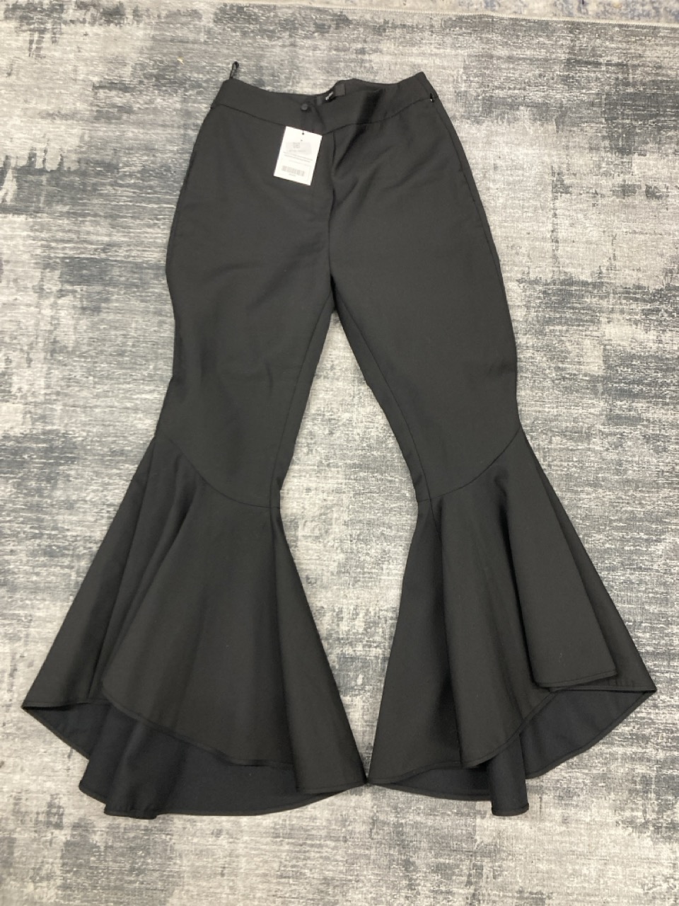 Lot 183  
            Edinburgh SR20 - Delivery Only 

                
ELLERY FLARED TROUSERS IN BLACK POLYESTER NO SIZE: LOCATION - RAIL 2