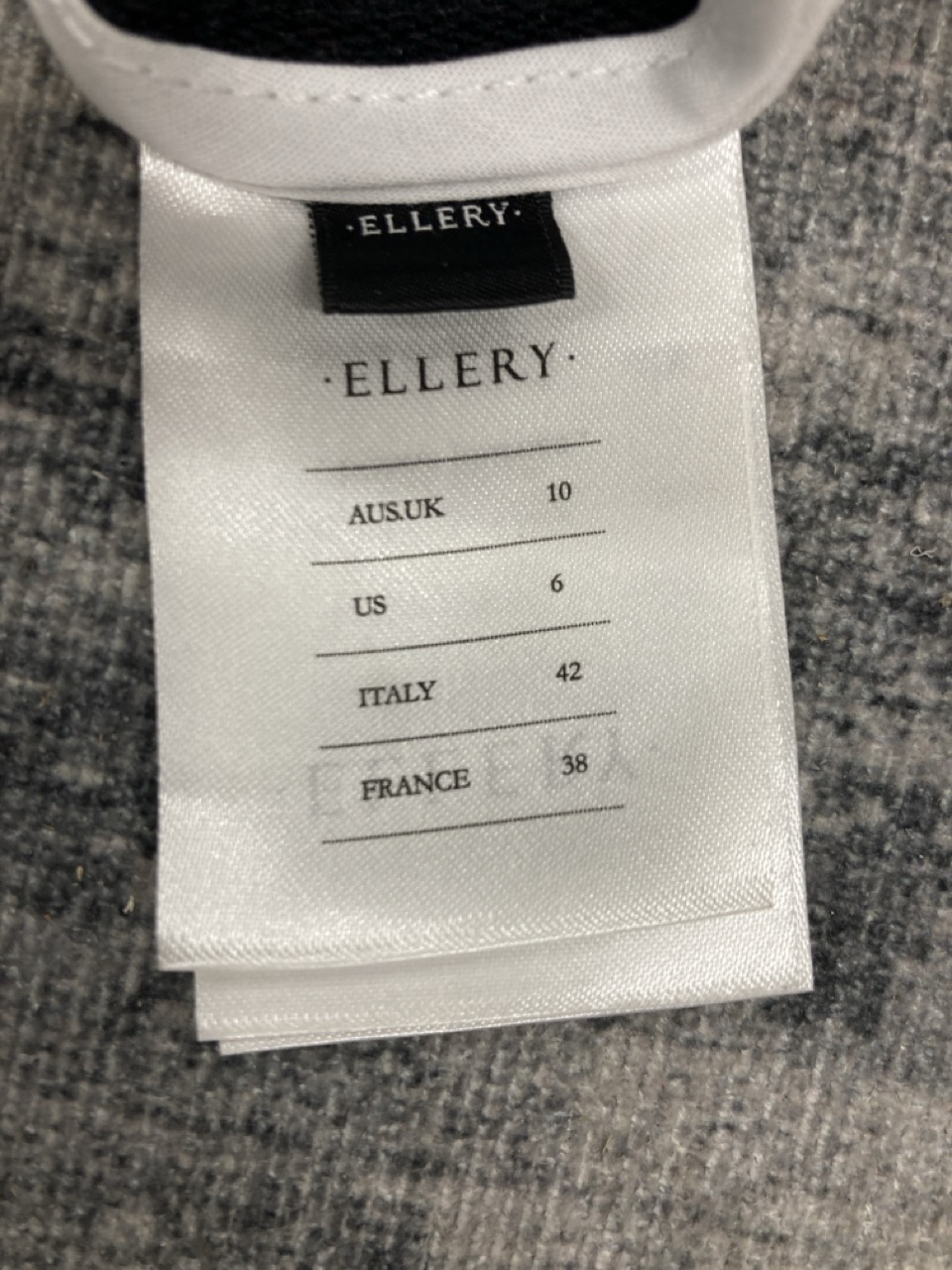 Lot 183  
            Edinburgh SR20 - Delivery Only 

                
ELLERY FLARED TROUSERS IN BLACK POLYESTER NO SIZE: LOCATION - RAIL 2