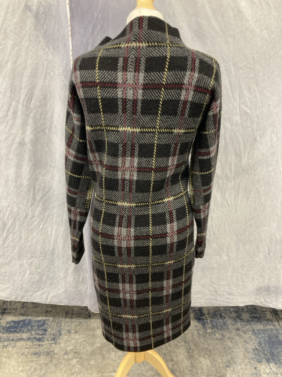 Lot 186  
            Edinburgh SR20 - Delivery Only 

                
JOSEPH PLAID SWEATER DRESS IN GREY WOOL SIZE M: LOCATION - RAIL 2