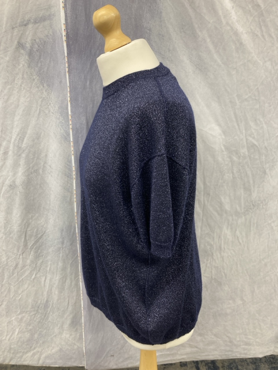 Lot 187  
            Edinburgh SR20 - Delivery Only 

                
JOSEPH METALLIC CREWNECK T-SHIRT IN NAVY BLUE CASHMERE SIZE S: LOCATION - RAIL 2