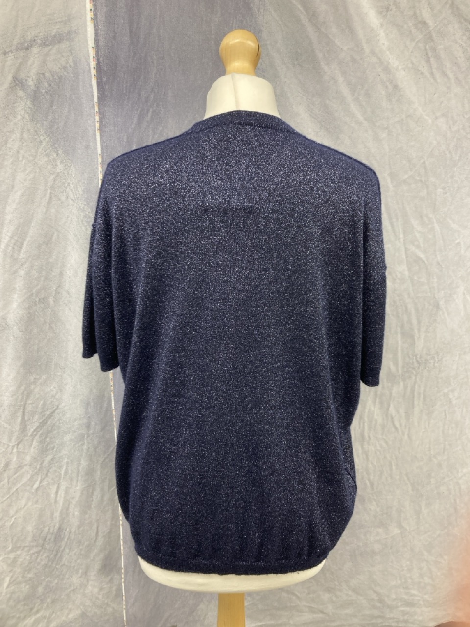 Lot 187  
            Edinburgh SR20 - Delivery Only 

                
JOSEPH METALLIC CREWNECK T-SHIRT IN NAVY BLUE CASHMERE SIZE S: LOCATION - RAIL 2