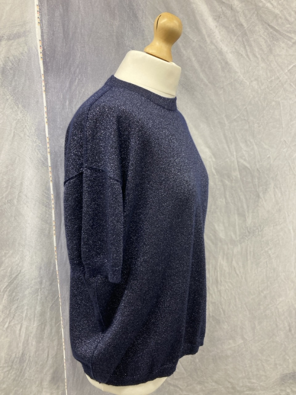 Lot 187  
            Edinburgh SR20 - Delivery Only 

                
JOSEPH METALLIC CREWNECK T-SHIRT IN NAVY BLUE CASHMERE SIZE S: LOCATION - RAIL 2