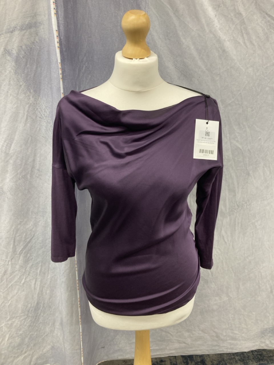 Lot 189  
            Edinburgh SR20 - Delivery Only 

                
THEORY DRAPED COWL NECK BLOUSE IN PURPLE SILK SIZE S: LOCATION - RAIL 2