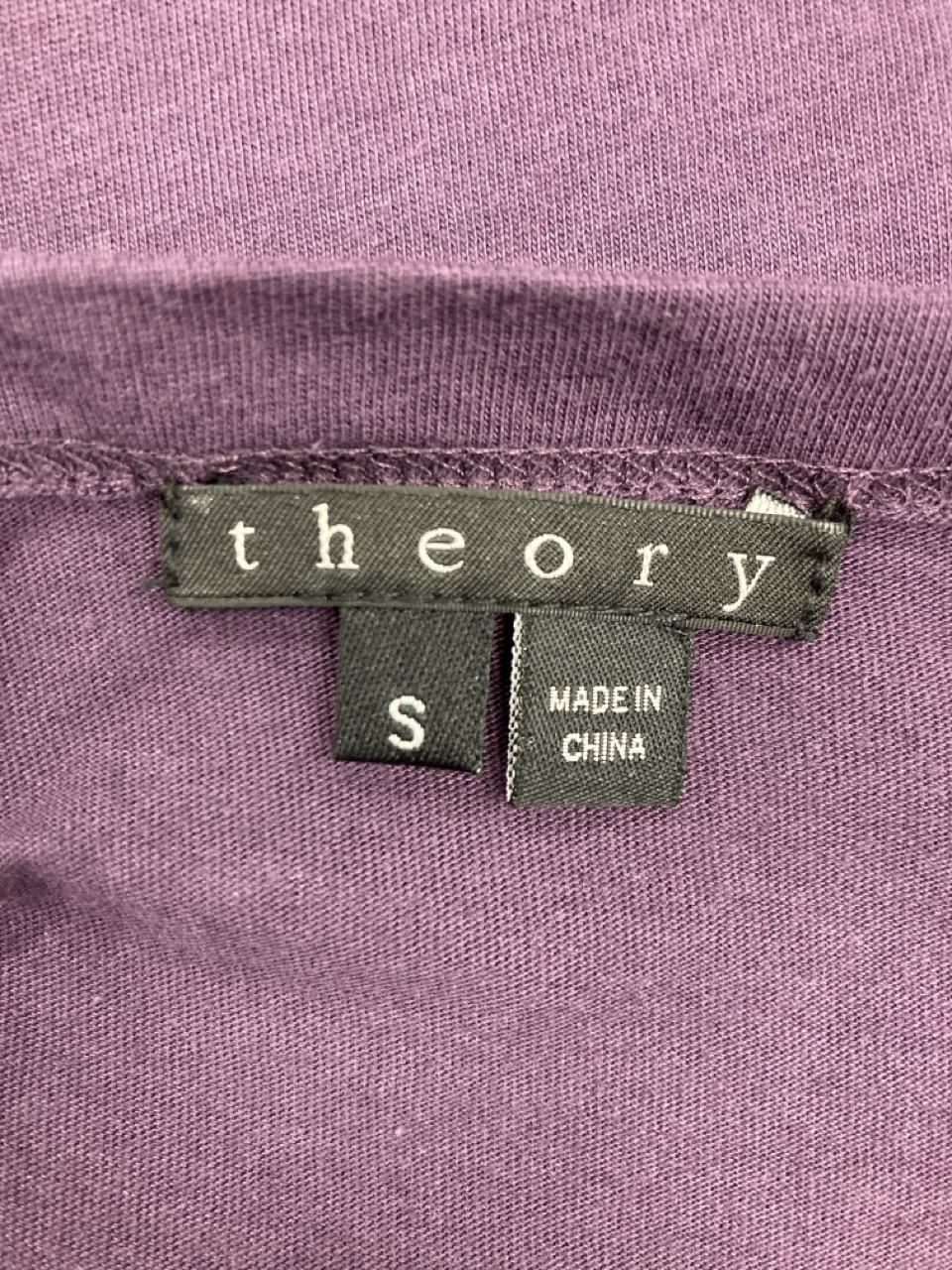 Lot 189  
            Edinburgh SR20 - Delivery Only 

                
THEORY DRAPED COWL NECK BLOUSE IN PURPLE SILK SIZE S: LOCATION - RAIL 2