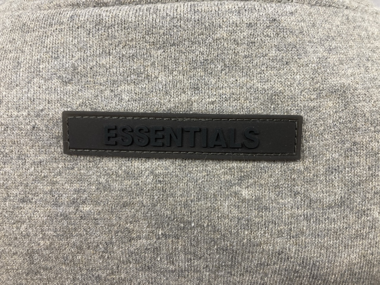Lot 18  
            Edinburgh SR20 - Delivery Only 

                
FEAR OF GOD ESSENTIALS LOGO PRINT SWEATSHIRT IN GREY COTTON NO SIZE: LOCATION - R...
