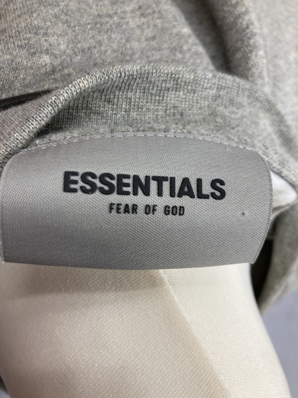 Lot 18  
            Edinburgh SR20 - Delivery Only 

                
FEAR OF GOD ESSENTIALS LOGO PRINT SWEATSHIRT IN GREY COTTON NO SIZE: LOCATION - R...
