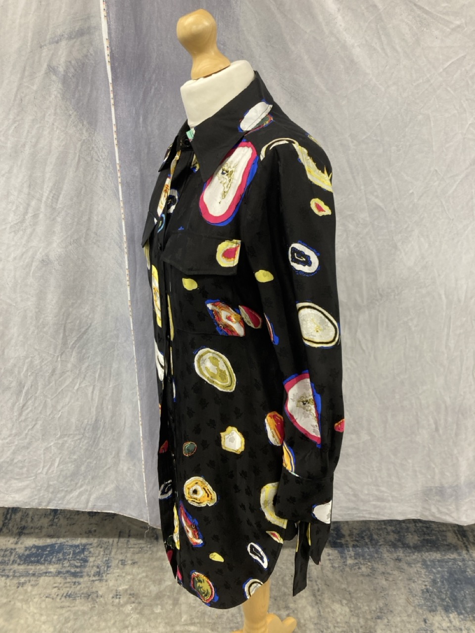 Lot 192  
            Edinburgh SR20 - Delivery Only 

                
DIANE VON FURSTENBERG PRINTED SHIRT DRESS IN BLACK POLYESTER SIZE XS: LOCATION - ...