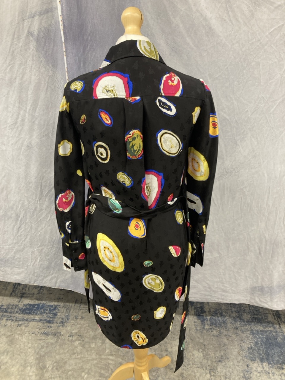 Lot 192  
            Edinburgh SR20 - Delivery Only 

                
DIANE VON FURSTENBERG PRINTED SHIRT DRESS IN BLACK POLYESTER SIZE XS: LOCATION - ...