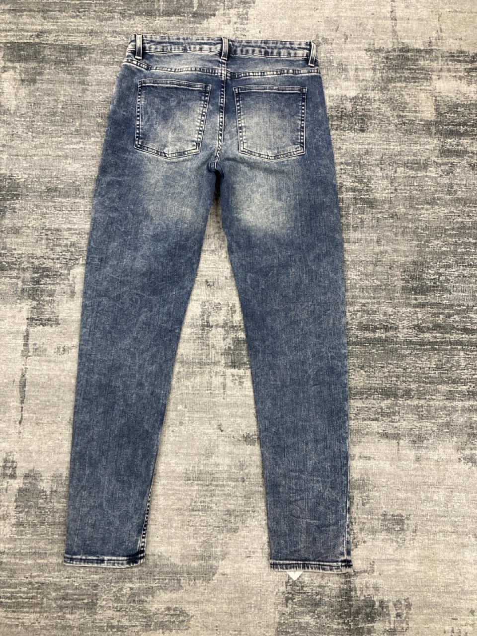 Lot 194  
            Edinburgh SR20 - Delivery Only 

                
ACNE STUDIOS SKIN 5 SKINNY JEANS IN NAVY BLUE COTTON DENIM SIZE 30/32: LOCATION -...