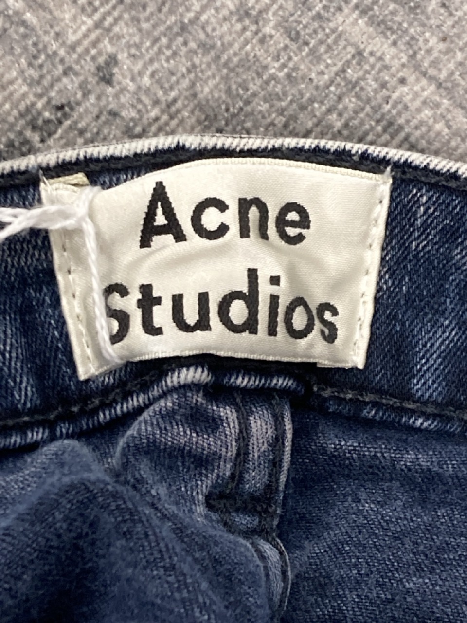 Lot 194  
            Edinburgh SR20 - Delivery Only 

                
ACNE STUDIOS SKIN 5 SKINNY JEANS IN NAVY BLUE COTTON DENIM SIZE 30/32: LOCATION -...