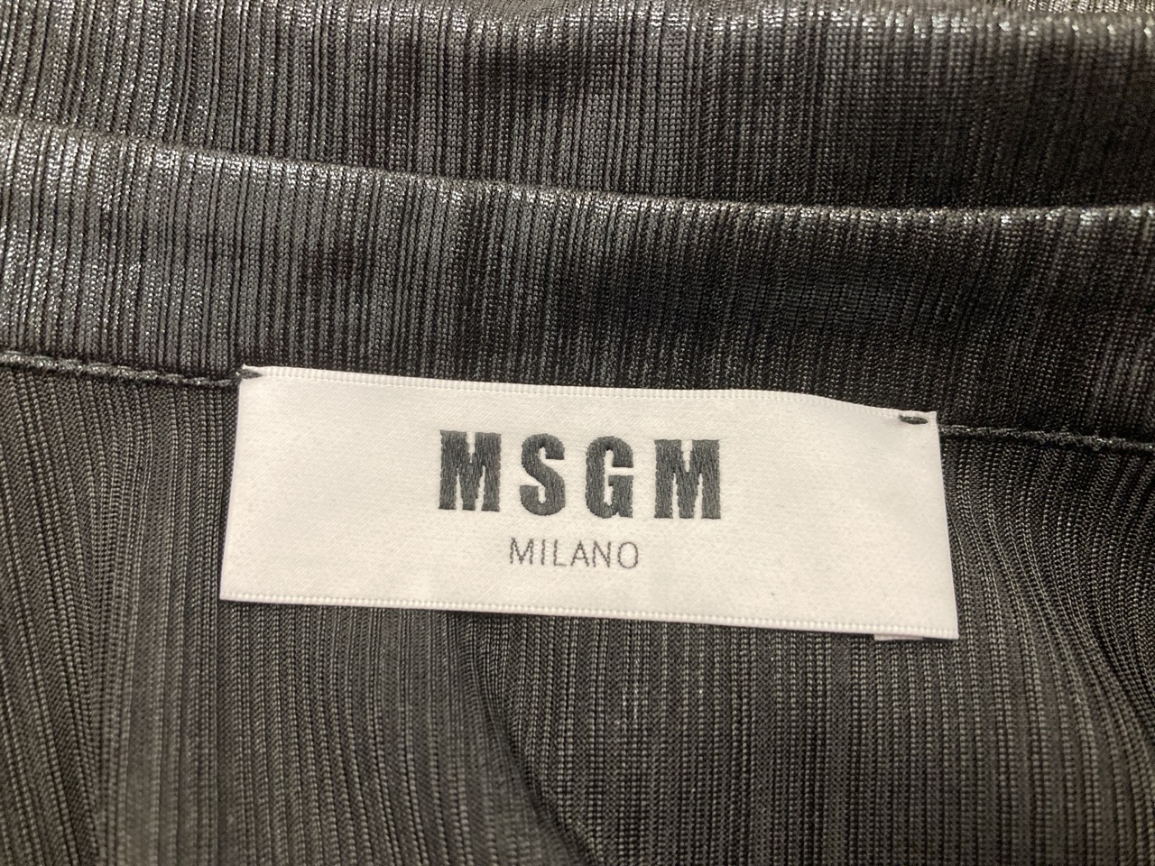 Lot 196  
            Edinburgh SR20 - Delivery Only 

                
MSGM TEXTURED BUTTON-DOWN SHIRT IN BLACK POLYESTER SIZE 38: LOCATION - RAIL 2
