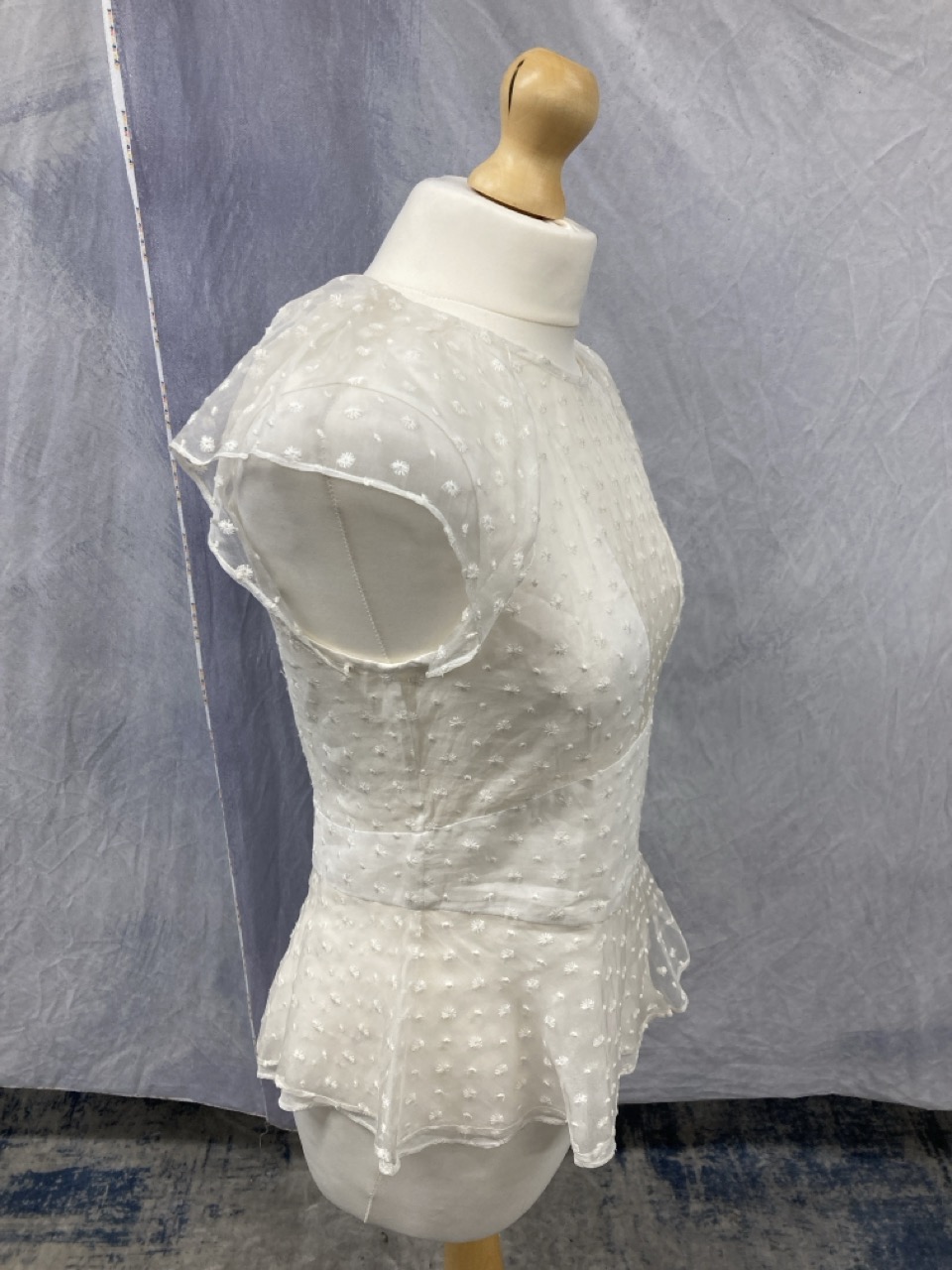 Lot 198  
            Edinburgh SR20 - Delivery Only 

                
ISABEL MARANT SHEER PANEL PEPLUM TOP IN WHITE SILK SIZE 38: LOCATION - RAIL 2