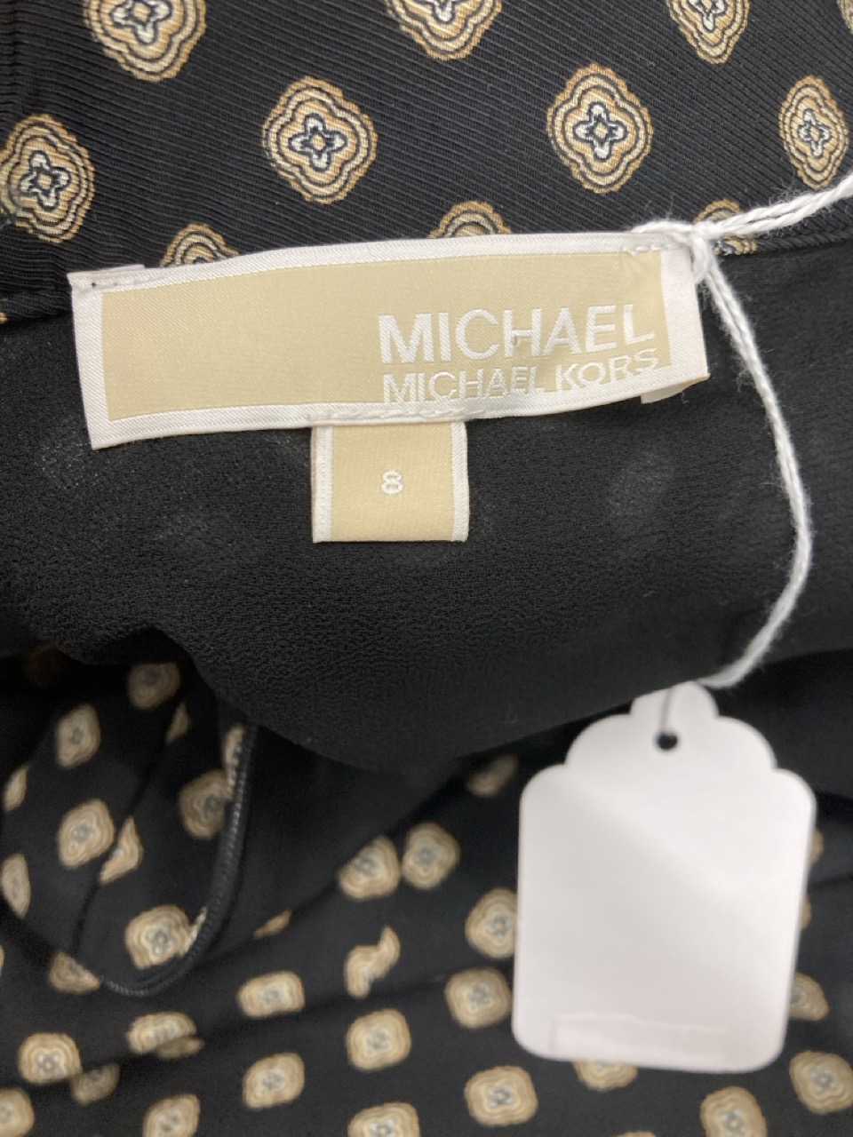 Lot 199  
            Edinburgh SR20 - Delivery Only 

                
MICHAEL MICHAEL KORS PRINTED SKATER SKIRT IN BLACK VISCOSE SIZE UK 8: LOCATION - ...