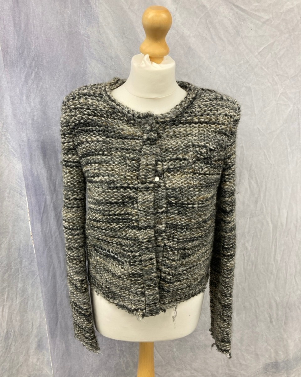 Lot 19  
            Edinburgh SR20 - Delivery Only 

                
IRO CARENE KNIT JACKET IN GREY WOOL SIZE 40: LOCATION - RAIL 3