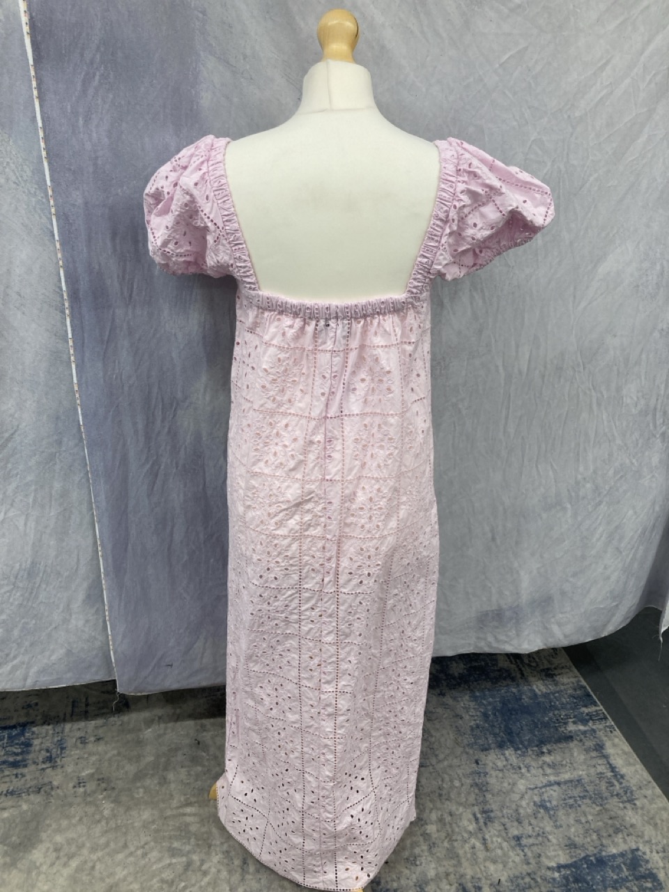 Lot 203  
            Edinburgh SR20 - Delivery Only 

                
GANNI PUFFED SLEEVE MIDI DRESS IN PINK COTTON SIZE 36: LOCATION - RAIL 2