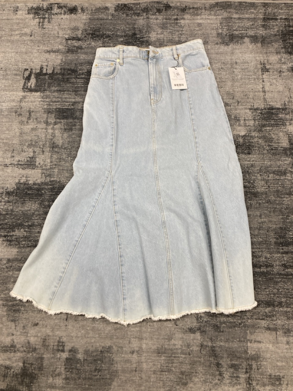 Lot 206  
            Edinburgh SR20 - Delivery Only 

                
GANNI FLARED MIDI SKIRT IN LIGHT BLUE DENIM SIZE 40: LOCATION - RAIL 2