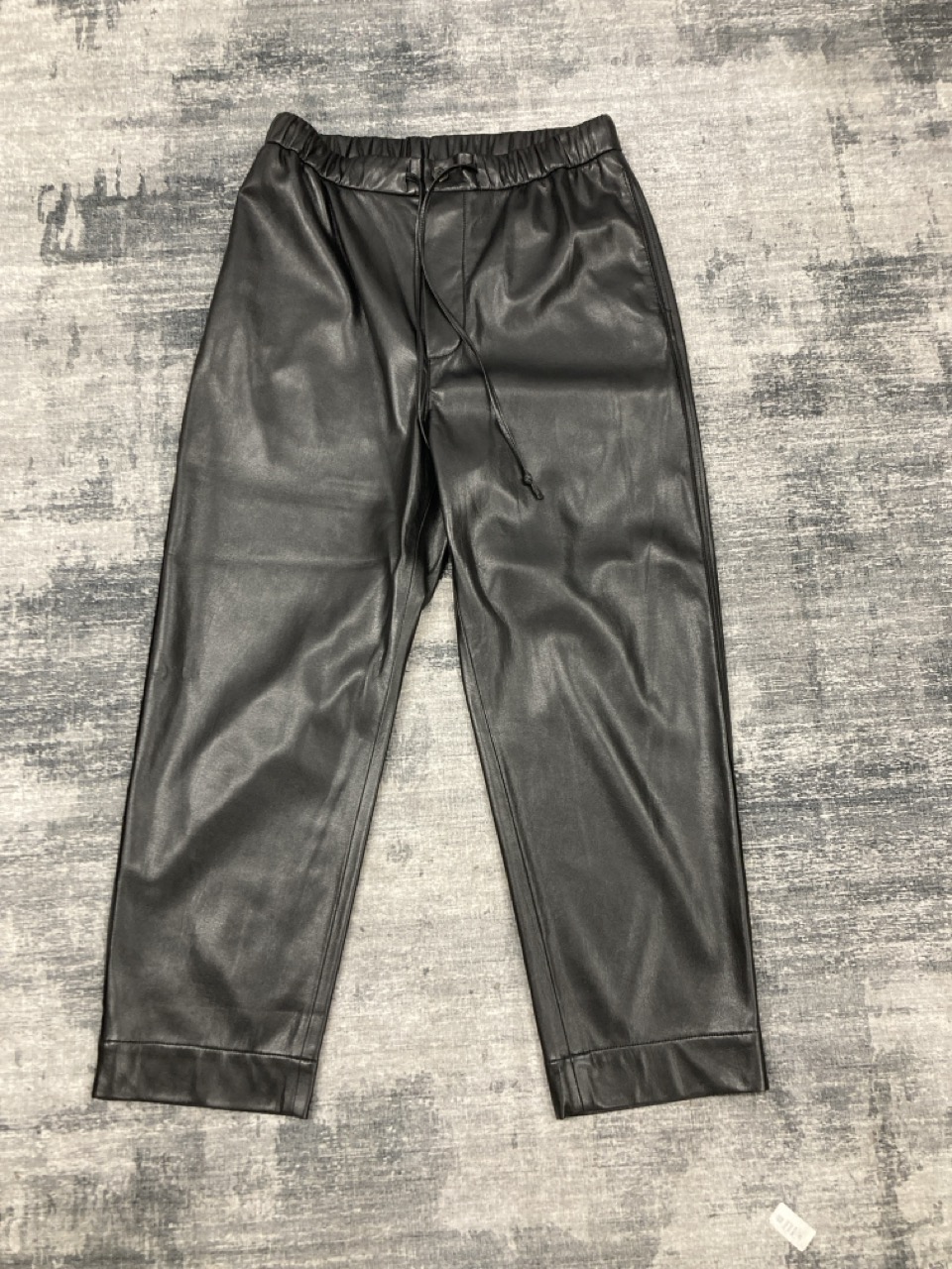 Lot 207  
            Edinburgh SR20 - Delivery Only 

                
NANUSKHA DRAWSTRING PANTS IN BLACK FAUX LEATHER SIZE M: LOCATION - RAIL 2