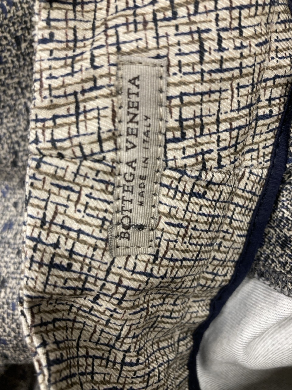 Lot 209  
            Edinburgh SR20 - Delivery Only 

                
DRIES VAN NOTEN PRINTED TROUSERS IN GREY LINEN NO SIZE : LOCATION - RAIL 2