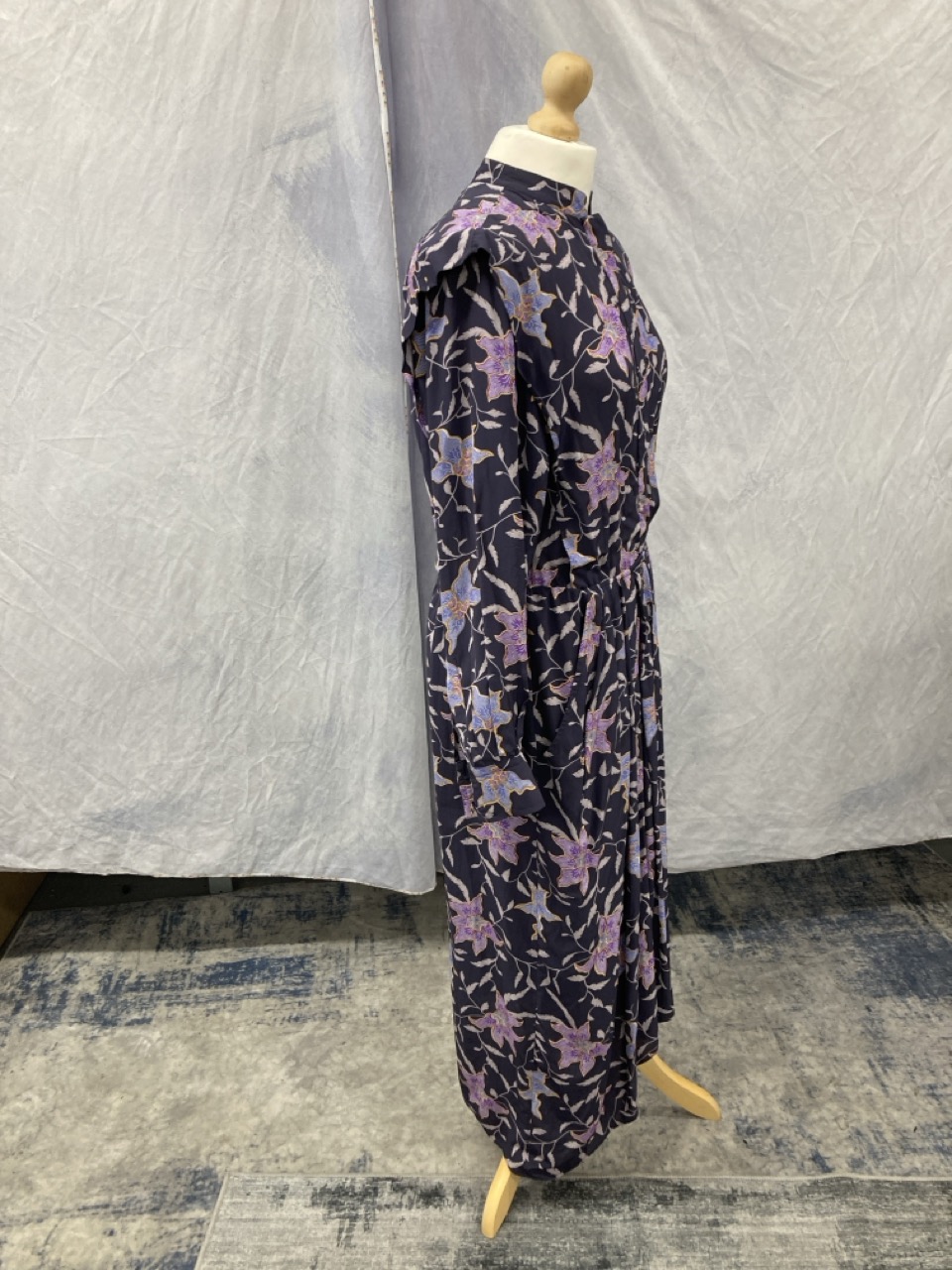Lot 217  
            Edinburgh SR20 - Delivery Only 

                
ISABEL MARANT ÉTOILE OKLEY MIDI DRESS IN FLORAL PRINT VISCOSE NO SIZE : LOCATION ...