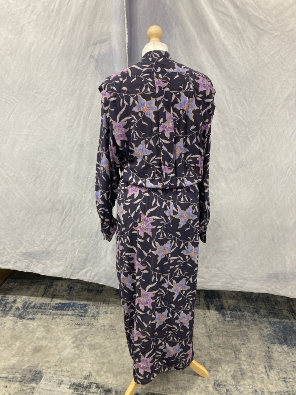 Lot 217  
            Edinburgh SR20 - Delivery Only 

                
ISABEL MARANT ÉTOILE OKLEY MIDI DRESS IN FLORAL PRINT VISCOSE NO SIZE : LOCATION ...